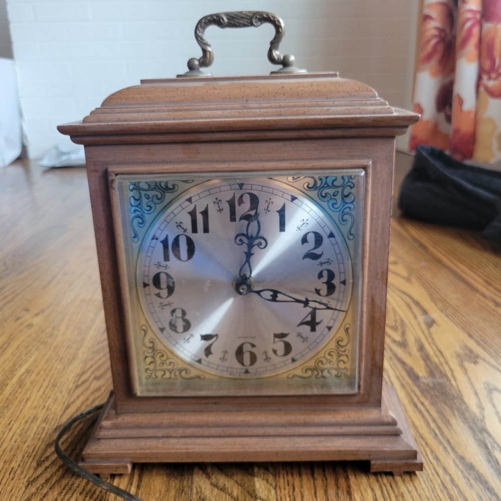 Vintage Spartus Corp. Electric Clock